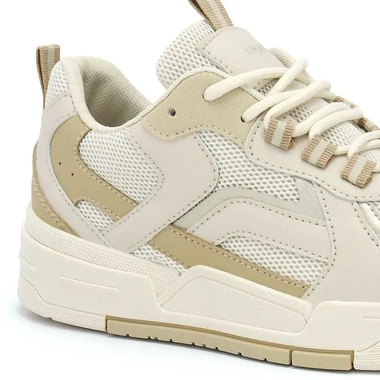 Tênis casual feminino Ramarim modelo 89235-01 cor off white visto em ângulo mostrando conforto e estilo.